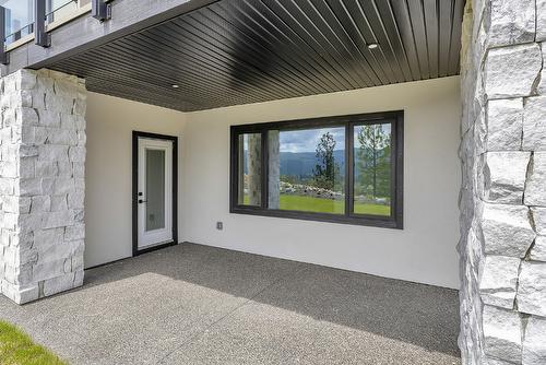 981 Lochness Street, Kelowna, BC - Outdoor With Exterior