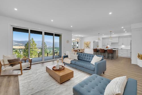 981 Lochness Street, Kelowna, BC - Indoor Photo Showing Living Room