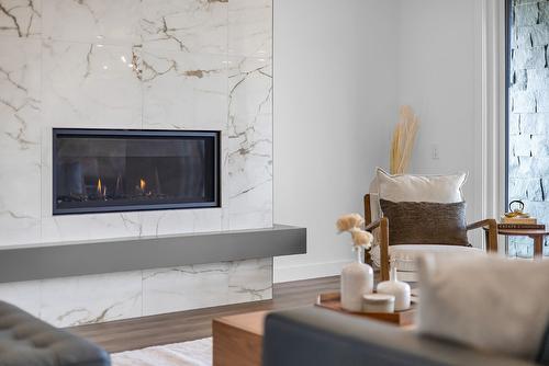 981 Lochness Street, Kelowna, BC - Indoor Photo Showing Living Room With Fireplace