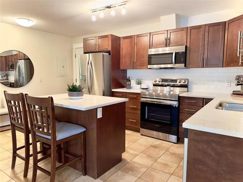 207-3350 Woodsdale Road, Lake Country, BC - Indoor Photo Showing Kitchen With Stainless Steel Kitchen With Double Sink With Upgraded Kitchen