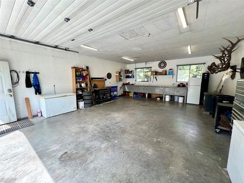 862 Hwy 5A, Princeton, BC - Indoor Photo Showing Garage