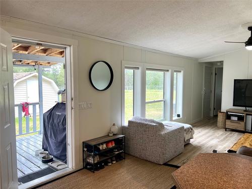 862 Hwy 5A, Princeton, BC - Indoor Photo Showing Living Room