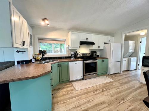 862 Hwy 5A, Princeton, BC - Indoor Photo Showing Kitchen With Double Sink