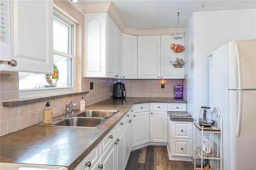 78 Tapleytown Road, Hamilton, ON - Indoor Photo Showing Kitchen With Double Sink