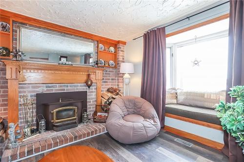 78 Tapleytown Road, Hamilton, ON - Indoor Photo Showing Living Room With Fireplace