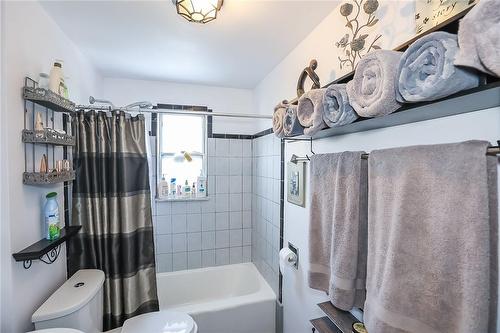 78 Tapleytown Road, Hamilton, ON - Indoor Photo Showing Bathroom