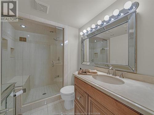 9590 Kerby, Windsor, ON - Indoor Photo Showing Bathroom