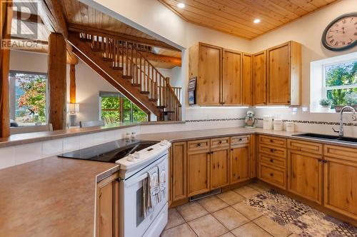 789 Toy Creek Road, Kaleden, BC - Indoor Photo Showing Kitchen With Double Sink