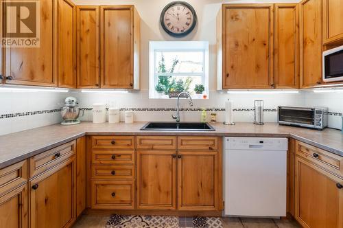 789 Toy Creek Road, Kaleden, BC - Indoor Photo Showing Kitchen With Double Sink