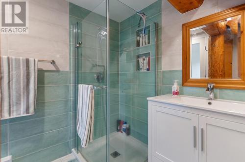 789 Toy Creek Road, Kaleden, BC - Indoor Photo Showing Bathroom