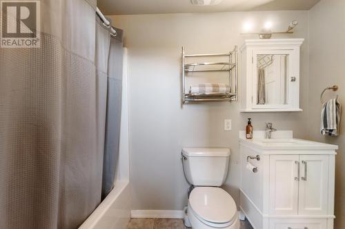 789 Toy Creek Road, Kaleden, BC - Indoor Photo Showing Bathroom