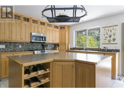 4163 Mahonia Drive S, Kelowna, BC - Indoor Photo Showing Dining Room