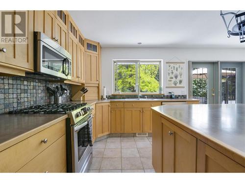 4163 Mahonia Drive S, Kelowna, BC - Indoor Photo Showing Dining Room