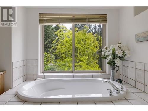 4163 Mahonia Drive S, Kelowna, BC - Indoor Photo Showing Bedroom