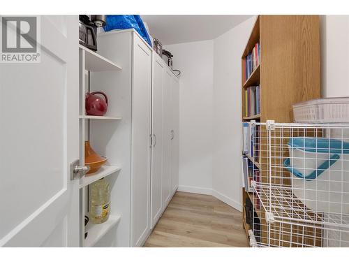 4163 Mahonia Drive S, Kelowna, BC - Indoor Photo Showing Kitchen