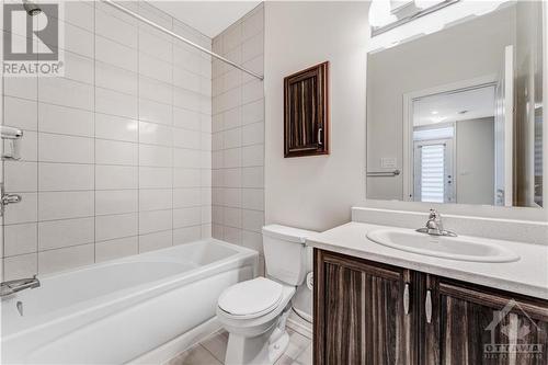 725 Dearborn Private Unit#K, Gloucester, ON - Indoor Photo Showing Bathroom