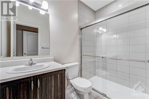 725 Dearborn Private Unit#K, Gloucester, ON - Indoor Photo Showing Bathroom