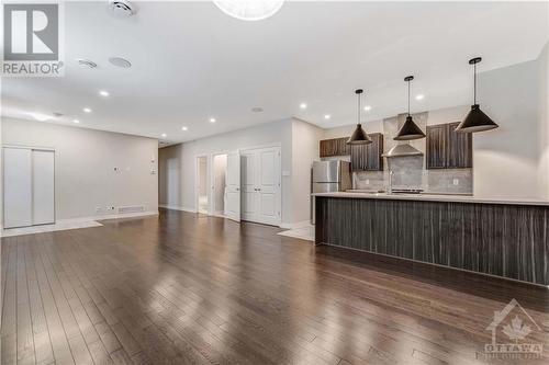 725 Dearborn Private Unit#K, Gloucester, ON - Indoor Photo Showing Kitchen With Upgraded Kitchen