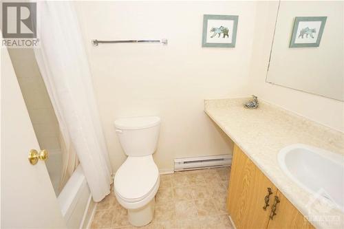 702 Tanguay Court, Kanata, ON - Indoor Photo Showing Bathroom