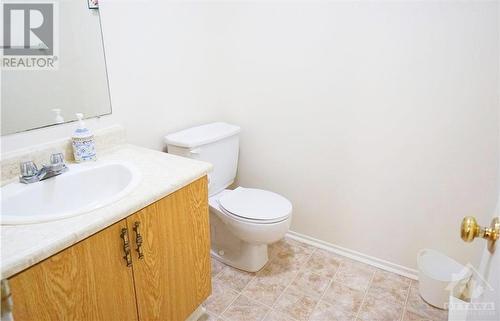 702 Tanguay Court, Kanata, ON - Indoor Photo Showing Bathroom