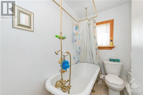 166 Bolton Street, Ottawa, ON - Indoor Photo Showing Bathroom