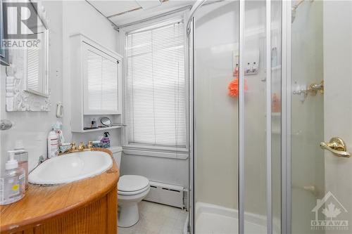 166 Bolton Street, Ottawa, ON - Indoor Photo Showing Bathroom