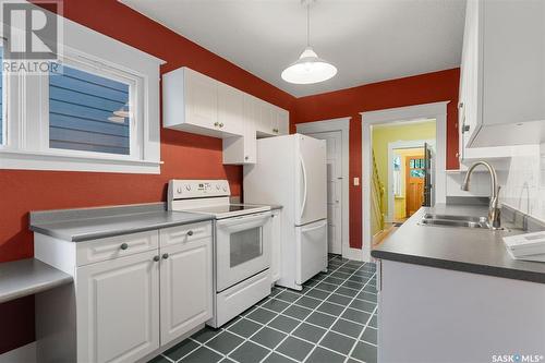 1028 Aird Street, Saskatoon, SK - Indoor Photo Showing Kitchen With Double Sink