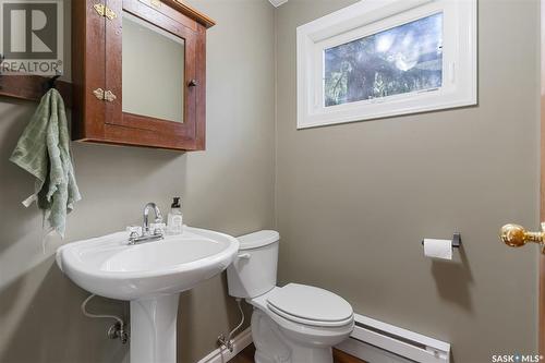 1028 Aird Street, Saskatoon, SK - Indoor Photo Showing Bathroom