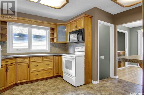 304 Ottawa Street N, Regina, SK - Indoor Photo Showing Kitchen