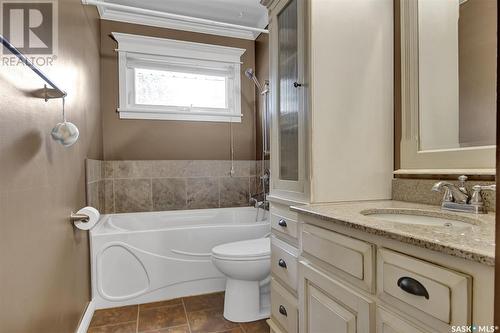 304 Ottawa Street N, Regina, SK - Indoor Photo Showing Bathroom