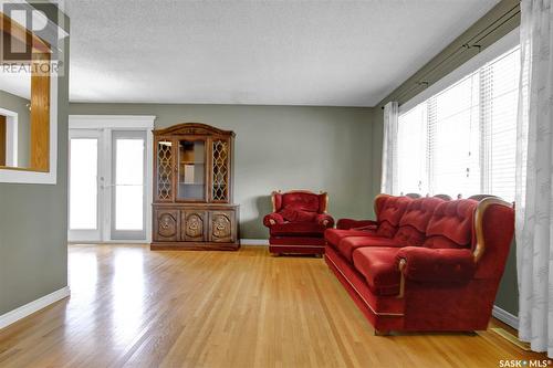 304 Ottawa Street N, Regina, SK - Indoor Photo Showing Living Room