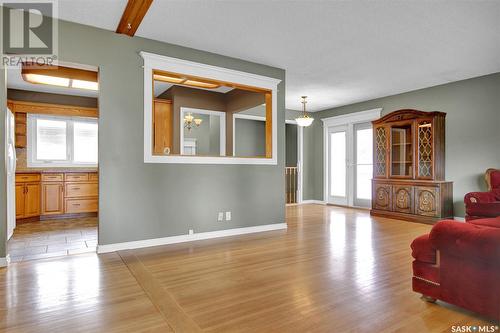 304 Ottawa Street N, Regina, SK - Indoor Photo Showing Living Room