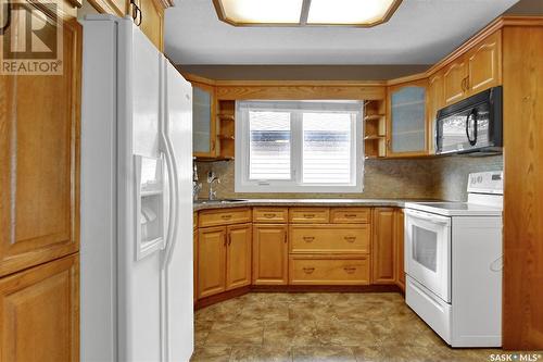 304 Ottawa Street N, Regina, SK - Indoor Photo Showing Kitchen