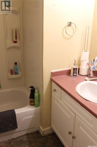 327 S Avenue S, Saskatoon, SK - Indoor Photo Showing Bathroom