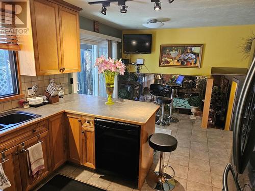 599 Clifton Road, Kelowna, BC - Indoor Photo Showing Kitchen