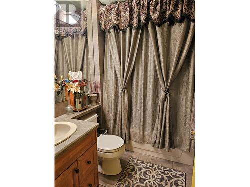 599 Clifton Road, Kelowna, BC - Indoor Photo Showing Bathroom