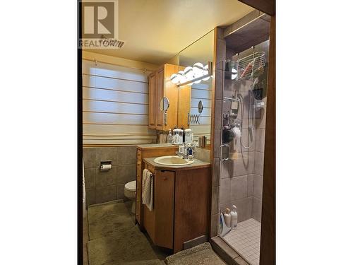 599 Clifton Road, Kelowna, BC - Indoor Photo Showing Bathroom