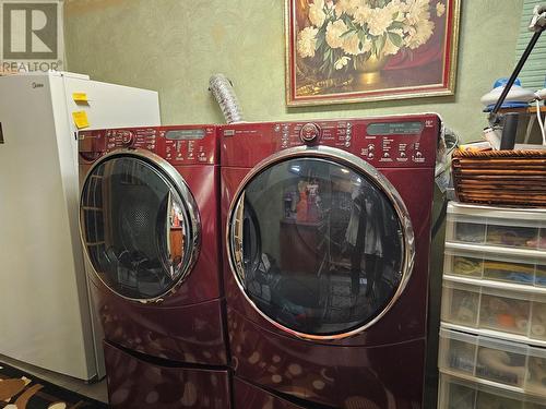 599 Clifton Road, Kelowna, BC - Indoor Photo Showing Laundry Room