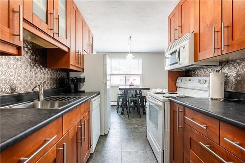 485 Thorold Road|Unit #211, Welland, ON - Indoor Photo Showing Kitchen With Double Sink
