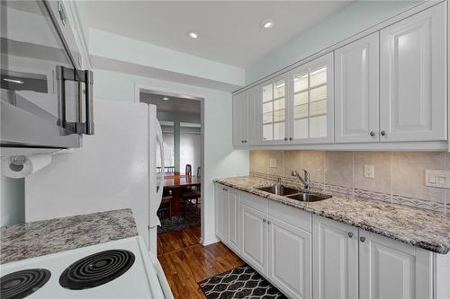 800 Upper Paradise Road|Unit #14, Hamilton, ON - Indoor Photo Showing Kitchen With Double Sink