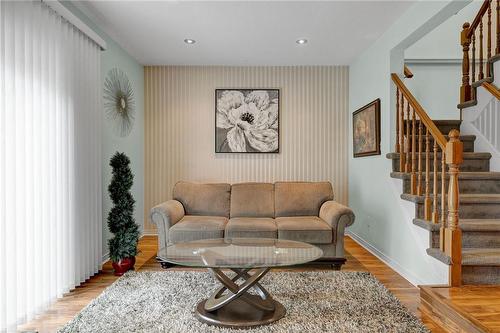 800 Upper Paradise Road|Unit #14, Hamilton, ON - Indoor Photo Showing Living Room