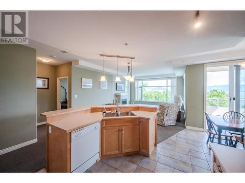 100 Lakeshore Drive Unit# 515, Penticton, BC - Indoor Photo Showing Kitchen With Double Sink