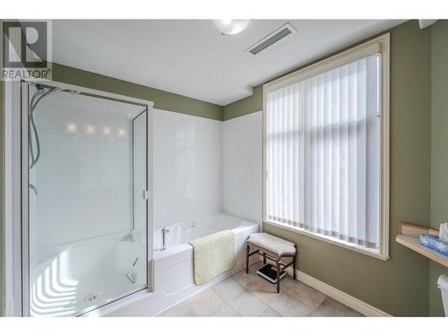 100 Lakeshore Drive Unit# 515, Penticton, BC - Indoor Photo Showing Bathroom