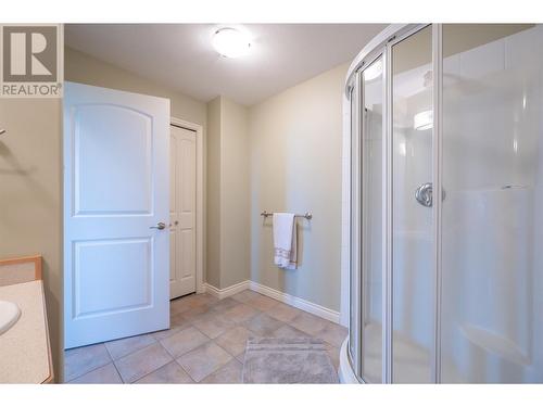 100 Lakeshore Drive Unit# 515, Penticton, BC - Indoor Photo Showing Bathroom