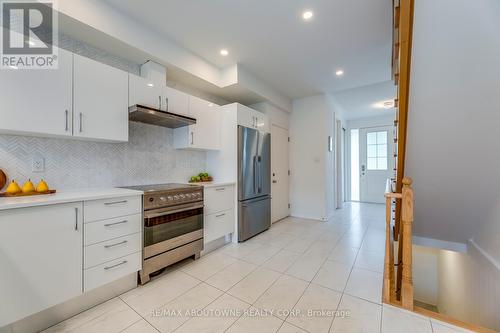 12 George Manor, Niagara-On-The-Lake, ON - Indoor Photo Showing Kitchen With Upgraded Kitchen