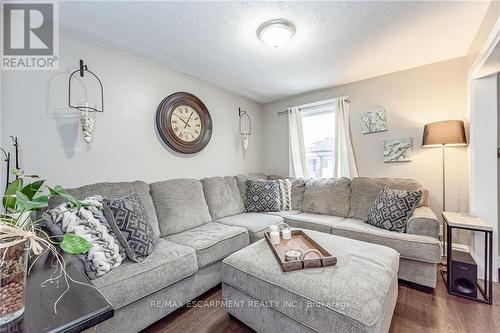 13 Fairfield Avenue, Hamilton, ON - Indoor Photo Showing Living Room