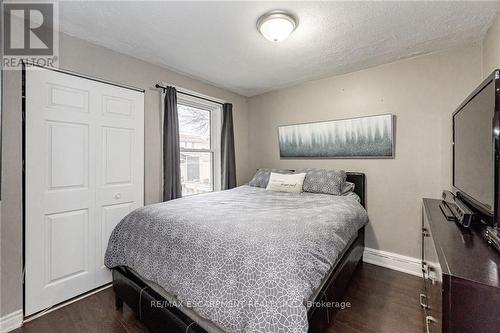 13 Fairfield Avenue, Hamilton, ON - Indoor Photo Showing Bedroom