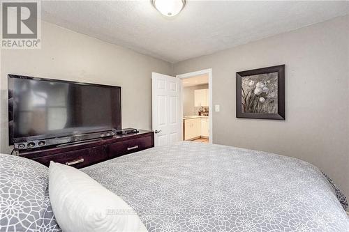 13 Fairfield Avenue, Hamilton, ON - Indoor Photo Showing Bedroom