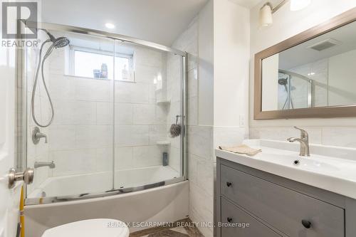 203 West 31St Street, Hamilton, ON - Indoor Photo Showing Bathroom