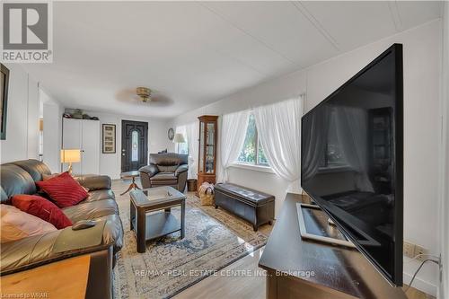 21 - 580 Beaver Creek Road, Waterloo, ON - Indoor Photo Showing Living Room